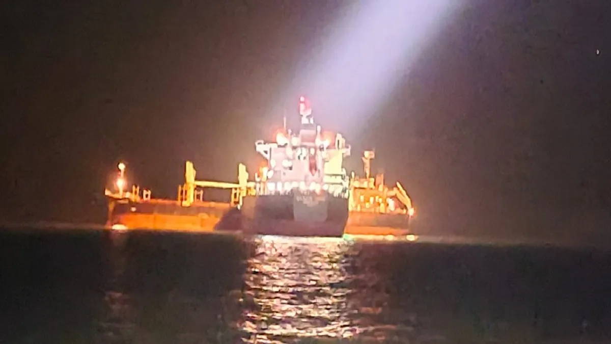 गुजरात: कच्छ की खाड़ी में दो जहाजों की टक्कर, तेल रिसाव की खबर- India TV Hindi