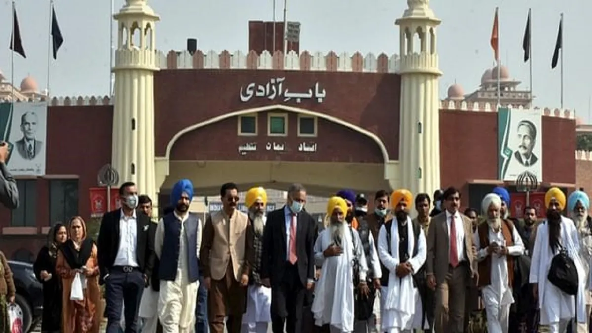 28 Indian Sikh pilgrims arrive in Pakistan via Kartarpur Corridor on first day of its reopening- India TV Hindi