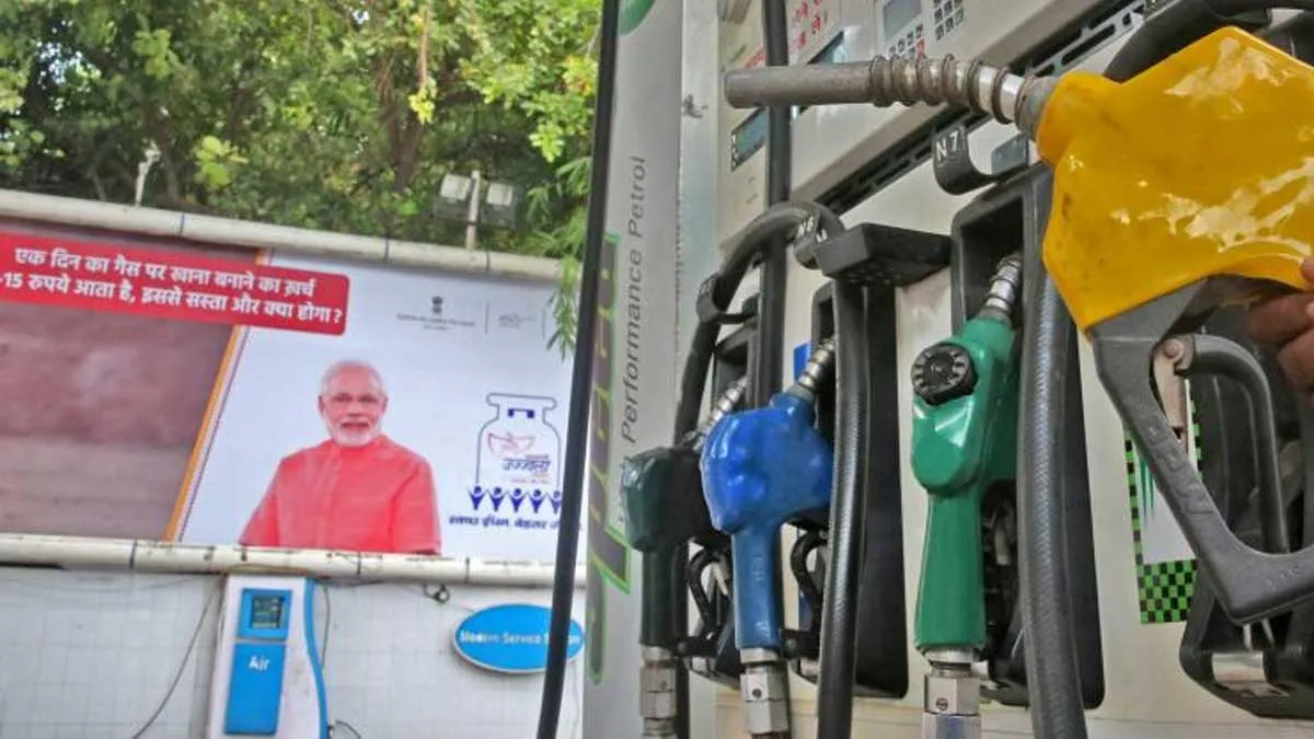 BJP शासित 5 राज्यों में 12 रुपये लीटर सस्ता हुआ पेट्रोल, डीजल के दाम 17 रुपये घटे- India TV Hindi