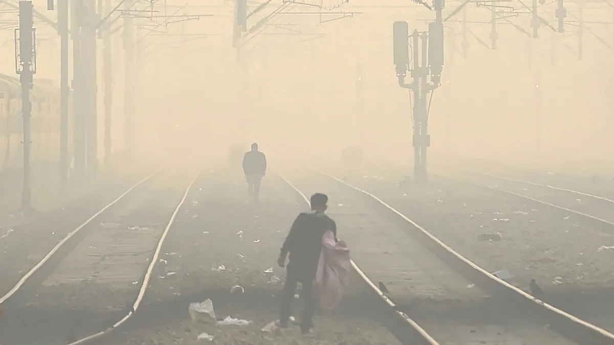 Pollution in Delhi NCR AQI highest in last 5 years पटाखे, पराली जलाने से दिल्ली में धुंध की मोटी परत- India TV Hindi
