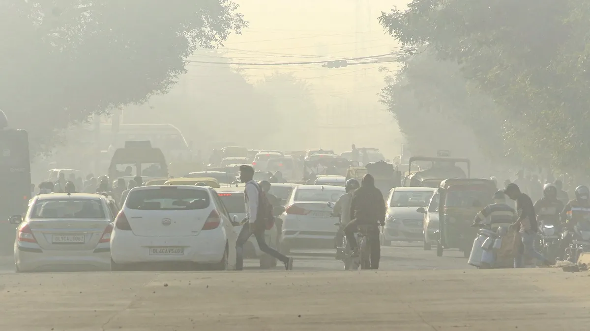 Delhi Pollution AQI falls below 300 at few places  दिल्ली: प्रदूषण कम होने लगा, कुछ जगहों पर AQI 300- India TV Hindi