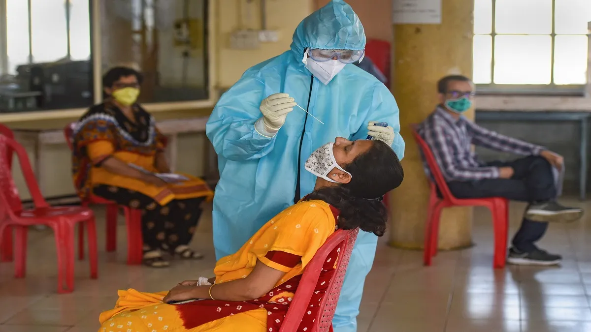 coronavirus cases in india latest news 13 November 2021 देश में कोविड-19 के 11,850 नए मामले, 555 मरी- India TV Hindi
