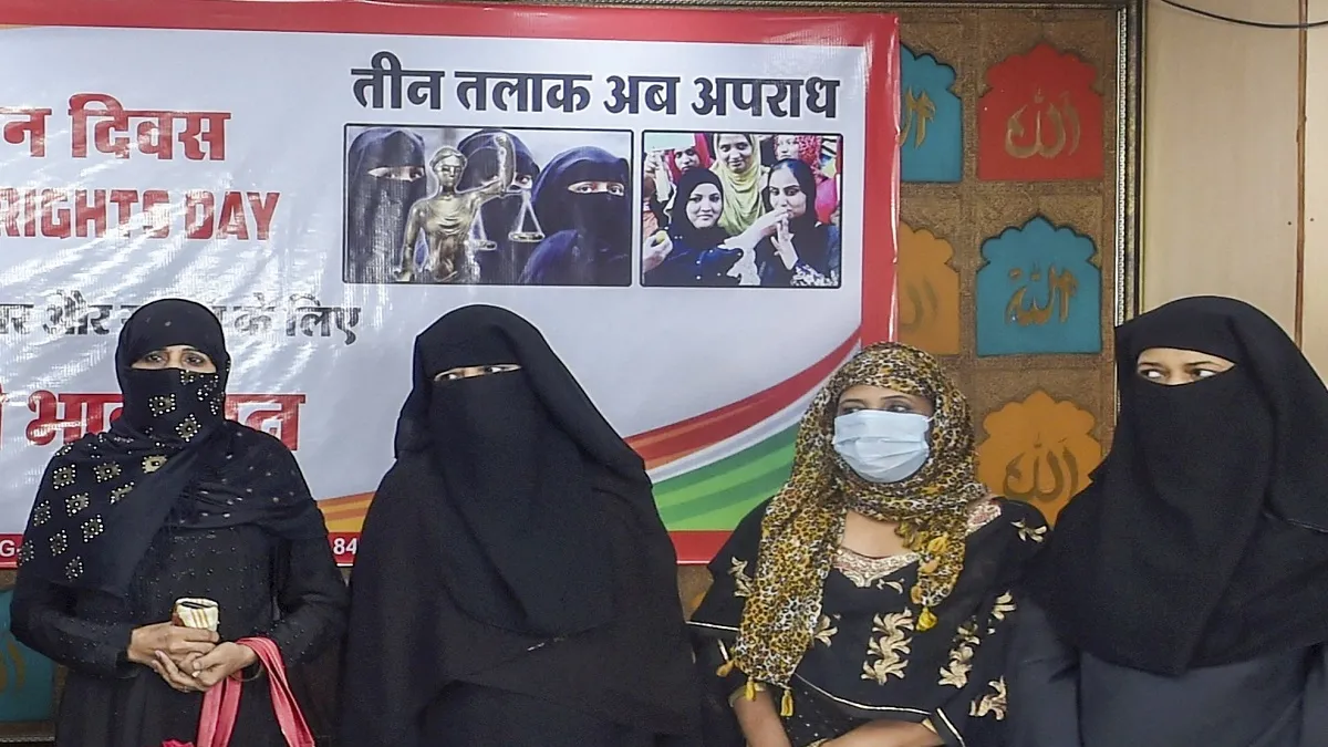 Teen Talaq for giving birth to three girls in dumka jharkhand तीन बेटियां पैदा होने पर महिला को तीन - India TV Hindi