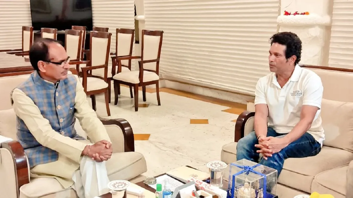 Sachin Tendulkar meets Shivraj Singh Chouhan सचिन तेंदुलकर ने मध्यप्रदेश के मुख्यमंत्री से मुलाकात क- India TV Hindi
