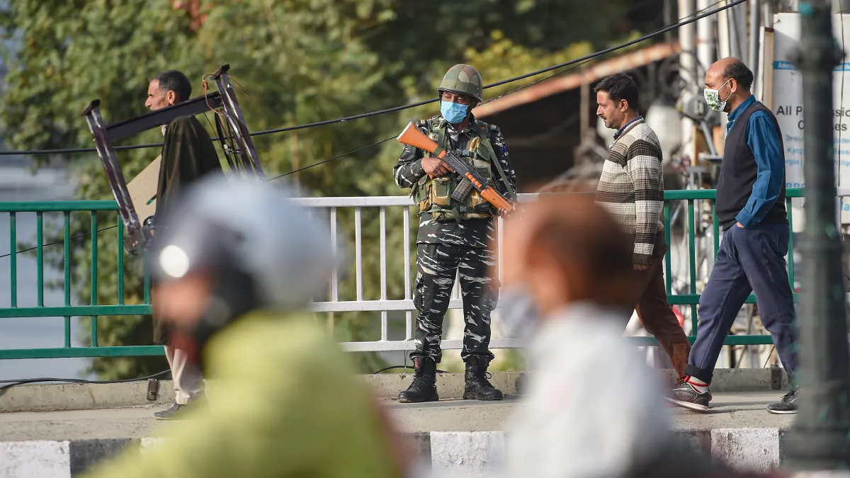 श्रीनगर: 24 घंटे में दो आतंकी हमले, एक नागरिक और एक पुलिसकर्मी की मौत- India TV Hindi
