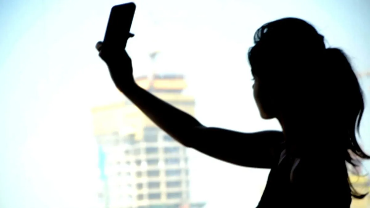 Selfie का क्रेज पड़ा भारी,...- India TV Hindi