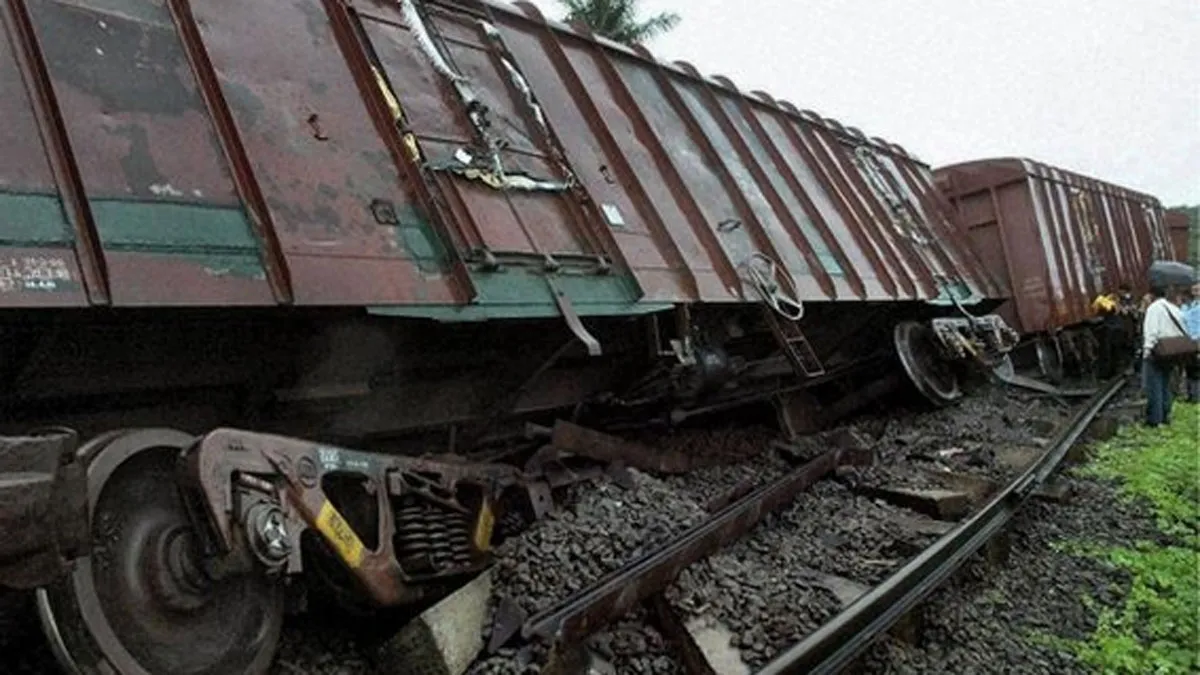 Maoists, Maoists Sabotage Rail Track, Maoists Derail Train- India TV Hindi