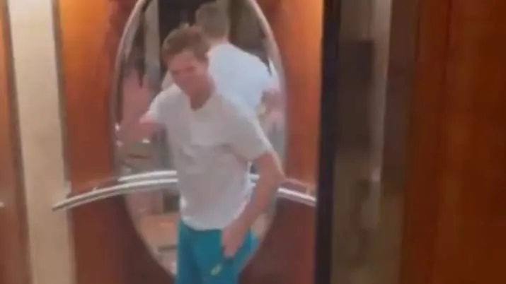 steve smith got stuck in hotel lift for an hour- India TV Hindi