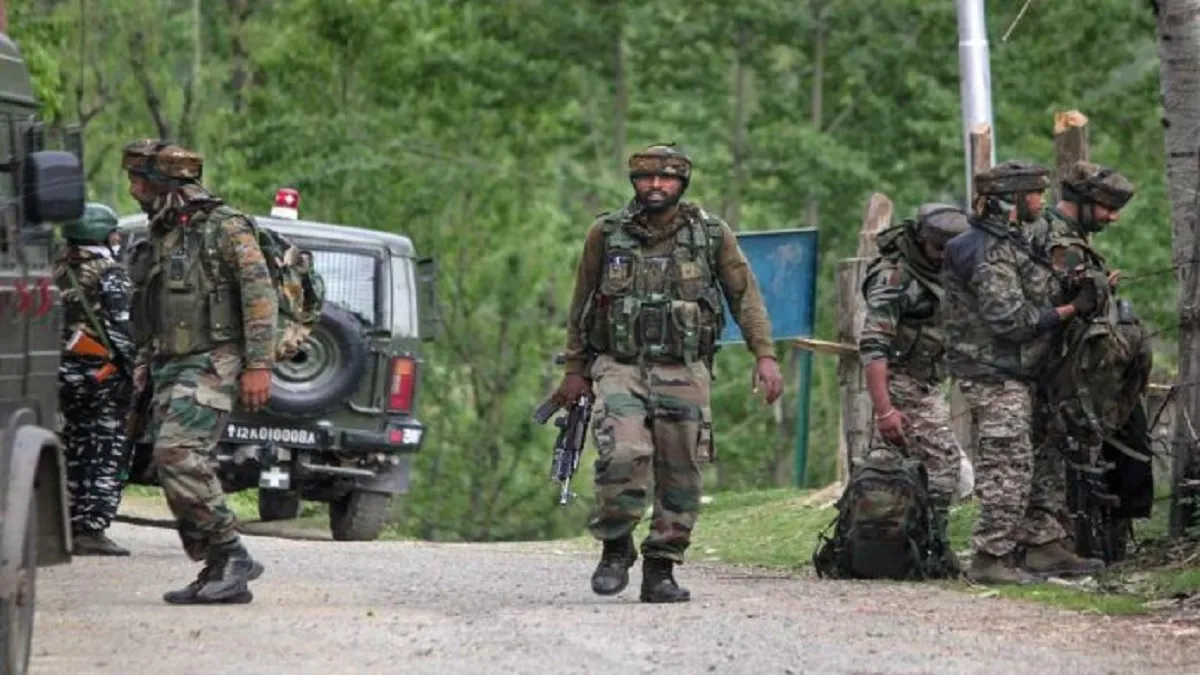 जम्मू कश्मीर के पुलवामा में मुठभेड़, सुरक्षाबलों ने एक आतंकवादी को किया ढेर - India TV Hindi