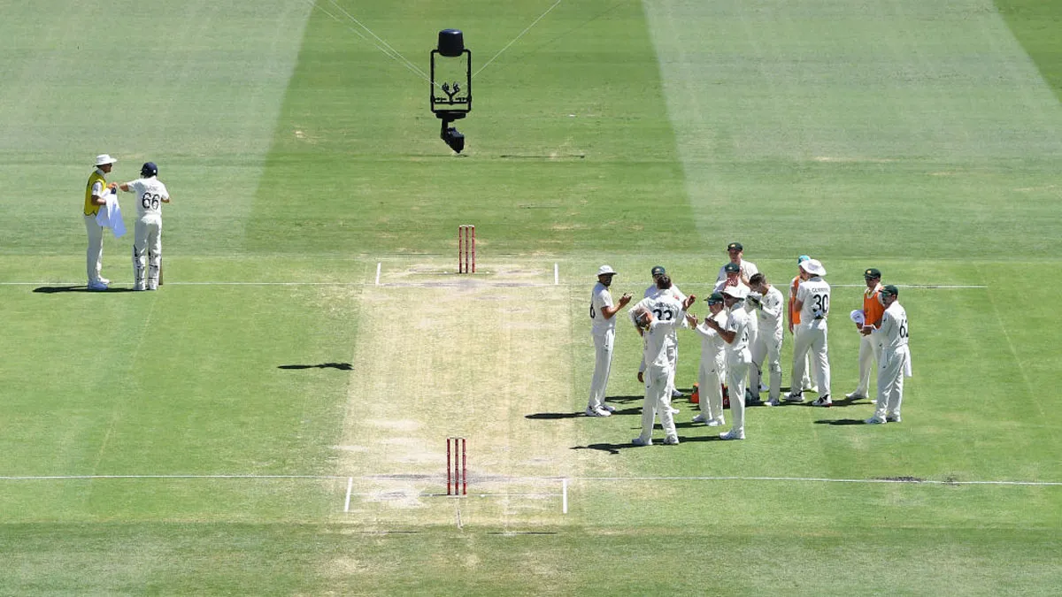 AUS vs ENG Ashes 1st Test Lights went cut during Gabba Test, Cricket Australia apologized- India TV Hindi
