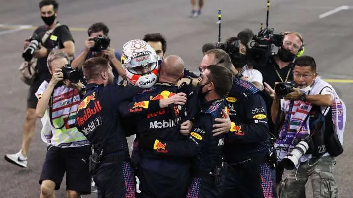 Abu Dhabi GP 2021 Max Verstappen breaks Lewis Hamilton dream becomes first Dutch driver to win World- India TV Hindi