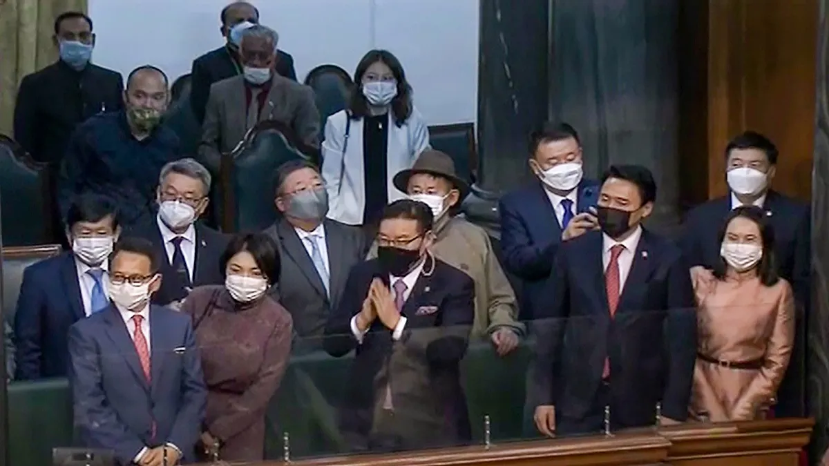 ruckus in indian parliament in front of mangolia parliament members संसद में बैठे थे मंगोलिया से आए - India TV Hindi