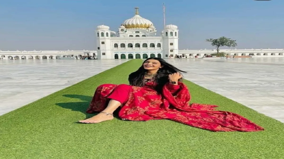 kartarpur sahib pakistani female model photo shoot india not happy summons pakistani officials करतार- India TV Hindi
