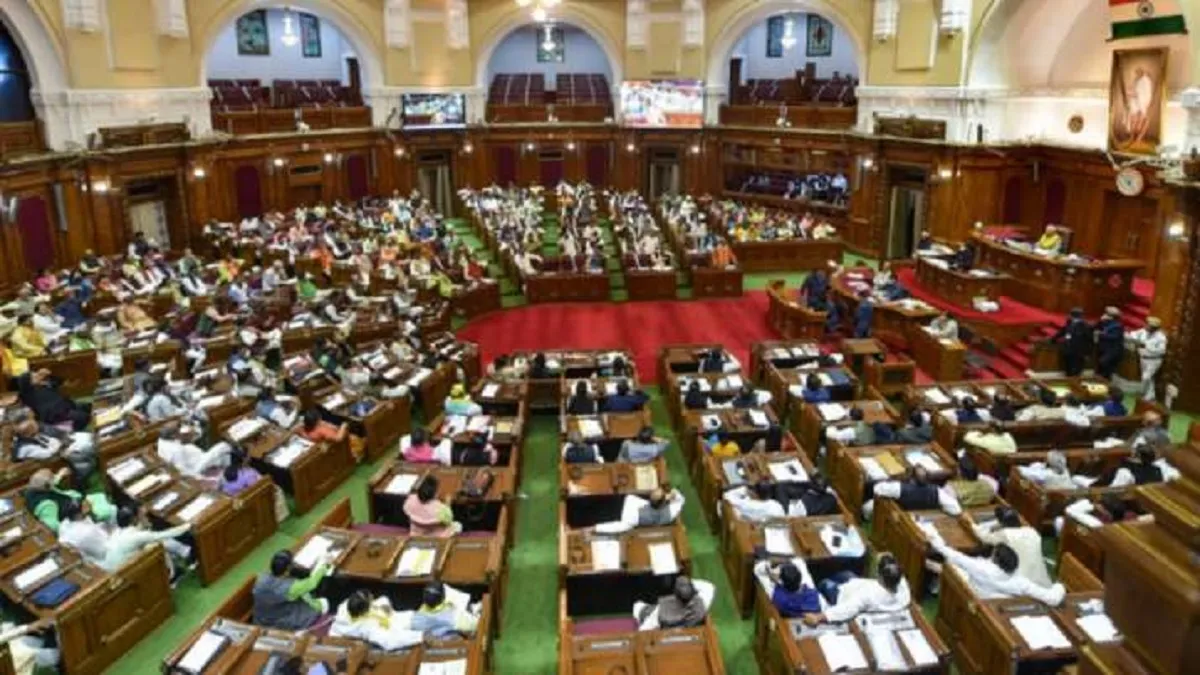 यूपी में विधानसभा सत्र शुरू, विपक्षी दलों ने महंगाई, कानून-व्यवस्था पर जताया अपना विरोध- India TV Hindi