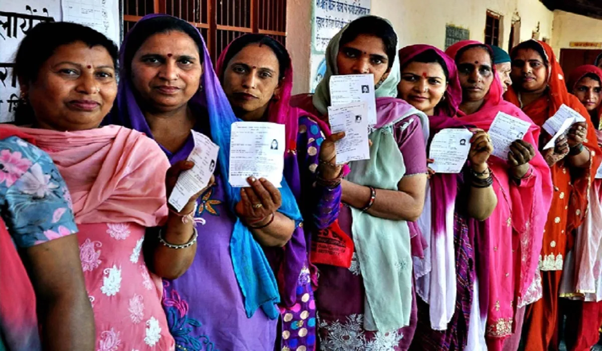 UP Assembly election 2022: यूपी में 52.08 लाख नए मतदाता, पुरुषों की तुलना में नयी महिला मतादाताओं की- India TV Hindi