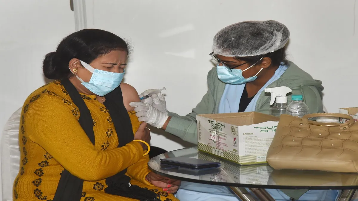 बिहार में कोरोना वायरस के 4551 नए मामले, एक्टिव केस 33,883 हुए- India TV Hindi