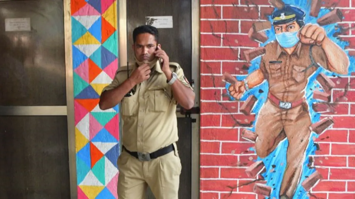 मुंबई में पुलिसकर्मी कोरोना संक्रमित- India TV Hindi