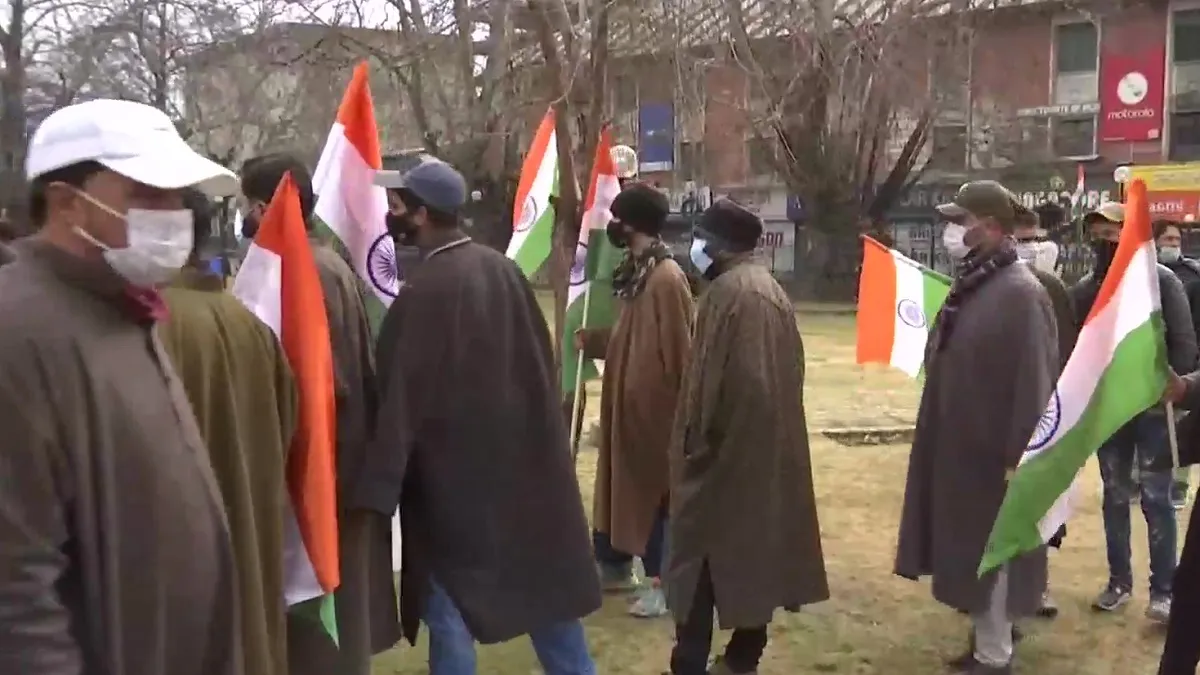 श्रीनगर के लाल चौक पर फहराया गया तिरंगा- India TV Hindi