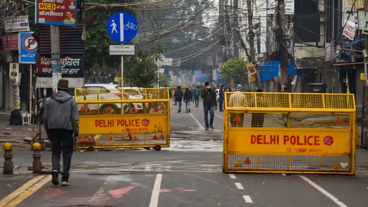 दिल्ली में रेड अलर्ट के साथ लगेंगी और सख्त पाबंदियां? Lockdown को लेकर DDMA ने कही ये बात- India TV Hindi