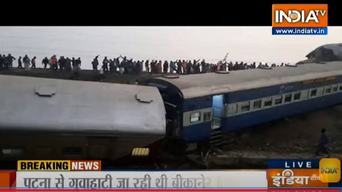 पश्चिम बंगाल में बड़ा ट्रेन हादसा, बीकानेर गुवाहटी एक्सप्रेस की कई बोगियां पटरी से उतरी- India TV Hindi
