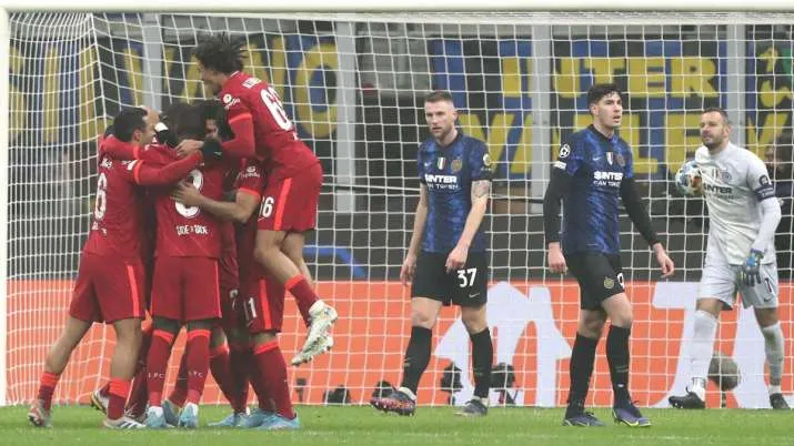 Liverpool's Mohamed Salah celebrates his goal with his teammates during the UEFA Champions League- India TV Hindi
