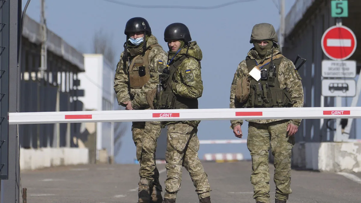 Ukrainian border guards stand at a checkpoint from...- India TV Hindi