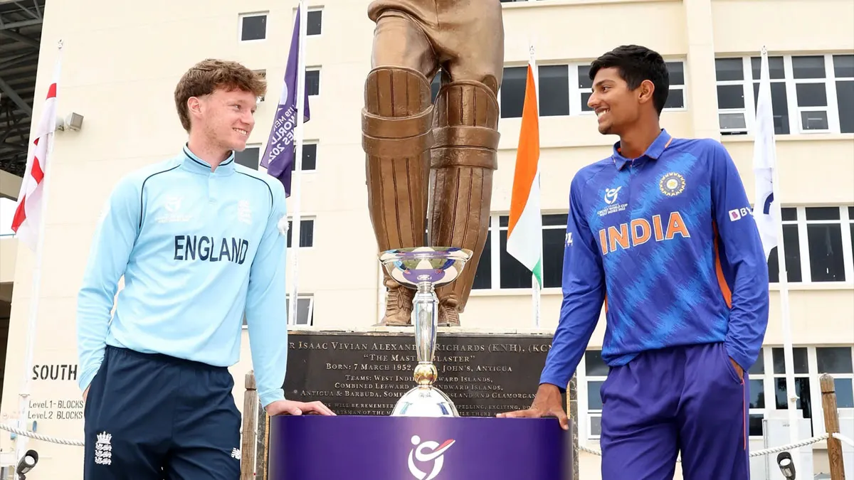 Tom Prest of England and Yash Dhull of India pose with the ICC U19's Men's World Cup Trophy ahead of- India TV Hindi