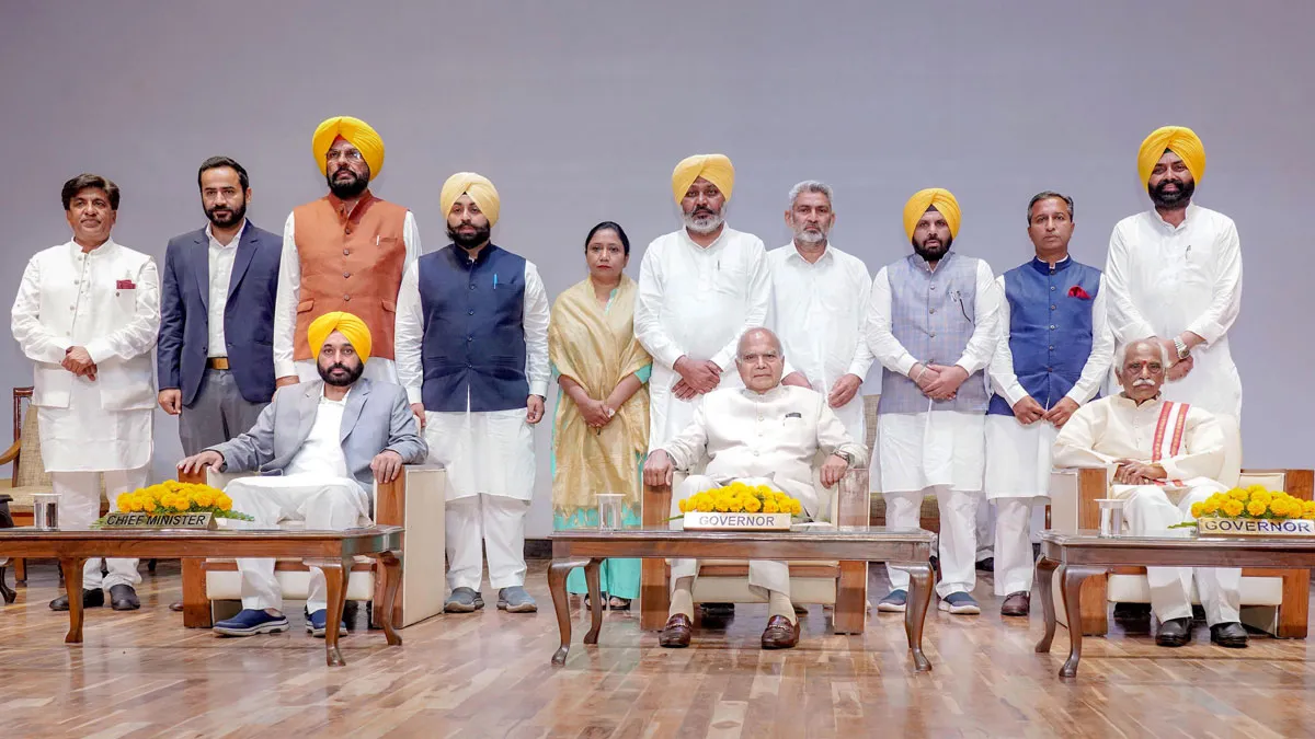 Bhagwant Mann and the newly sworn-in state Cabinet ministers- India TV Hindi