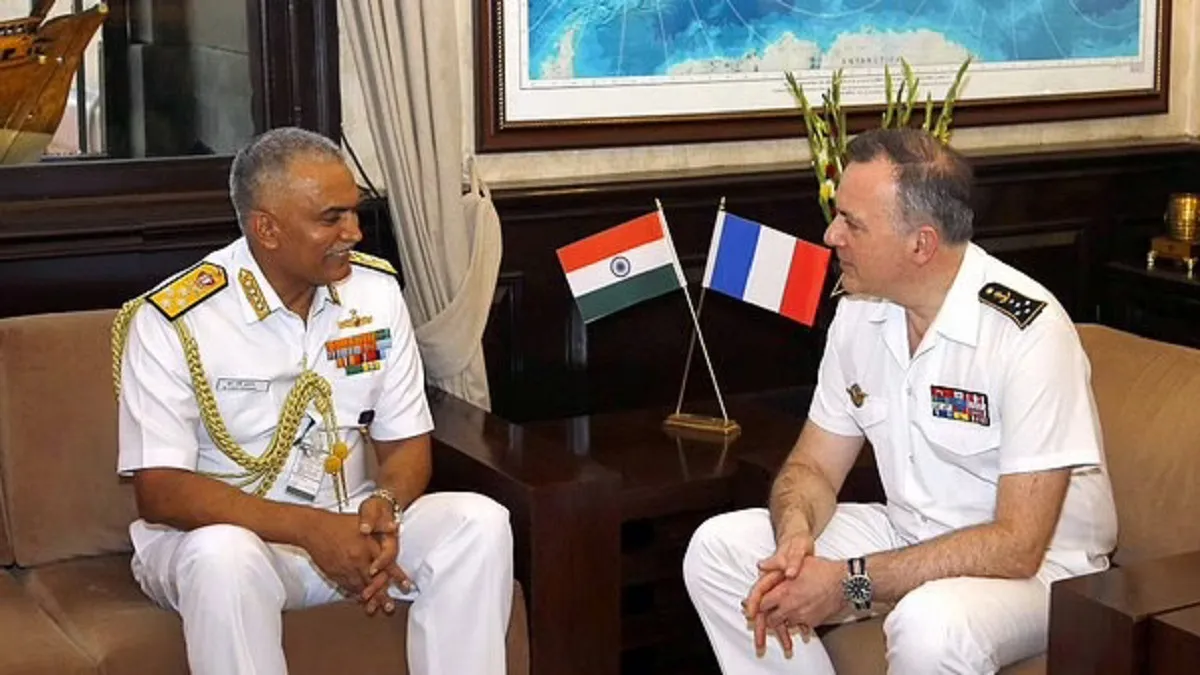 Navy Chief Hari Kumar interacts with French Counterpart- India TV Hindi