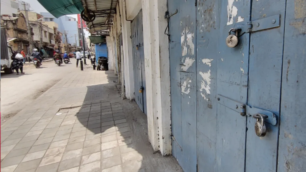 कर्नाटक में मुसलमानों को मंदिर परिसर में दुकान लगाने पर रोक- India TV Hindi