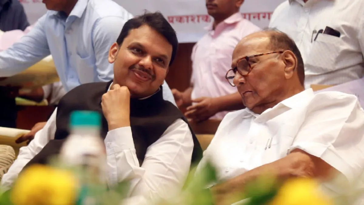 Former Maharashtra Chief Minister Devendra Fadnavis and NCP chief Sharad Pawar - India TV Hindi