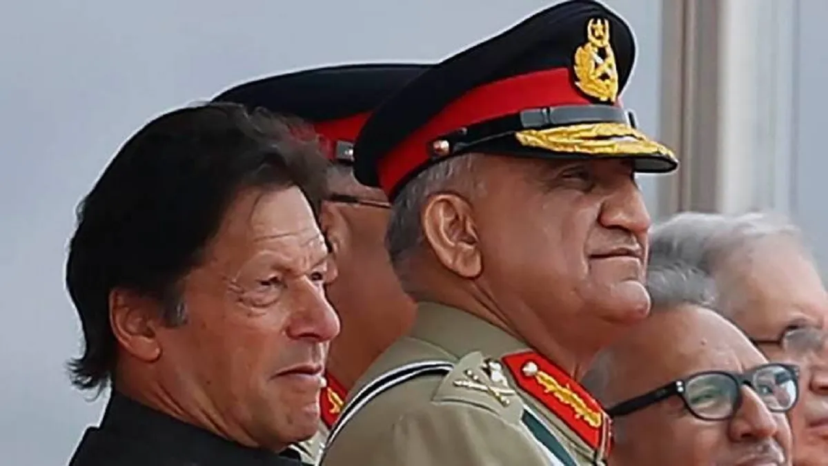 Pakistan’s Army Chief Gen. Qamar Javed Bajwa with Prime Minister Imran Khan- India TV Hindi