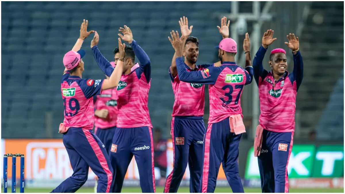 विकेट लेने के बाद जश्न मनाते राजस्थान के खिलाड़ी- India TV Hindi