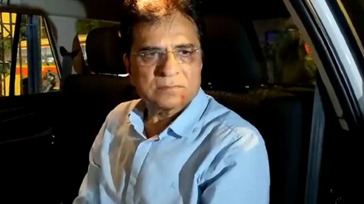 BJP leader Kirit Somaiya was injured in a attack outside Khar Police Station.- India TV Hindi