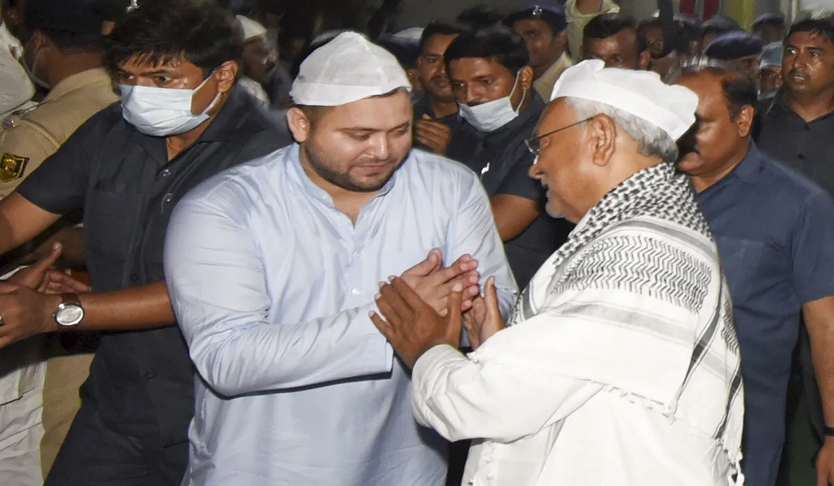 Nitish Kumar join Tejashwi's Iftar party- India TV Hindi