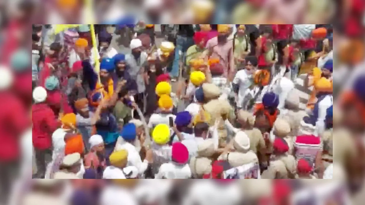 Clashes broke out between two groups in Patiala- India TV Hindi