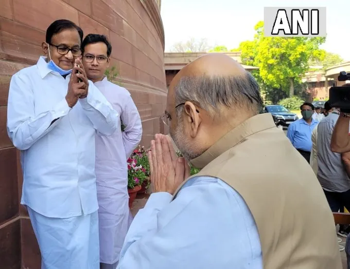 Union Home Minister Amit Shah and former Home Minister P Chidambaram greeted each other on their arr- India TV Hindi