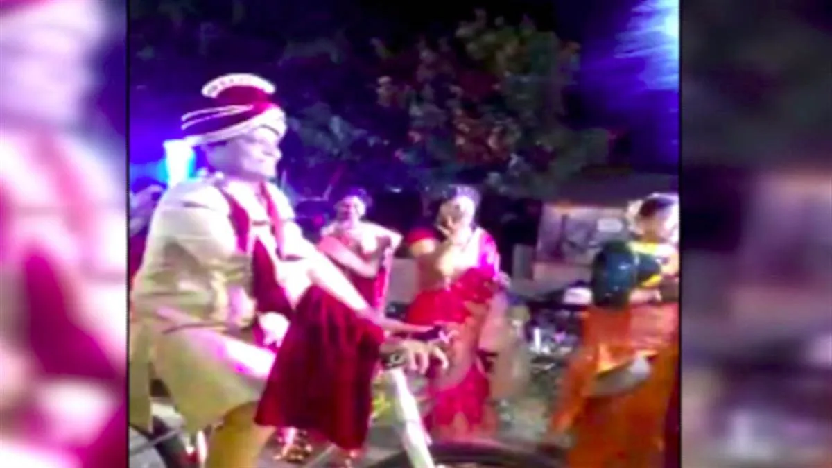Odisha groom arrives on a bicycle- India TV Hindi