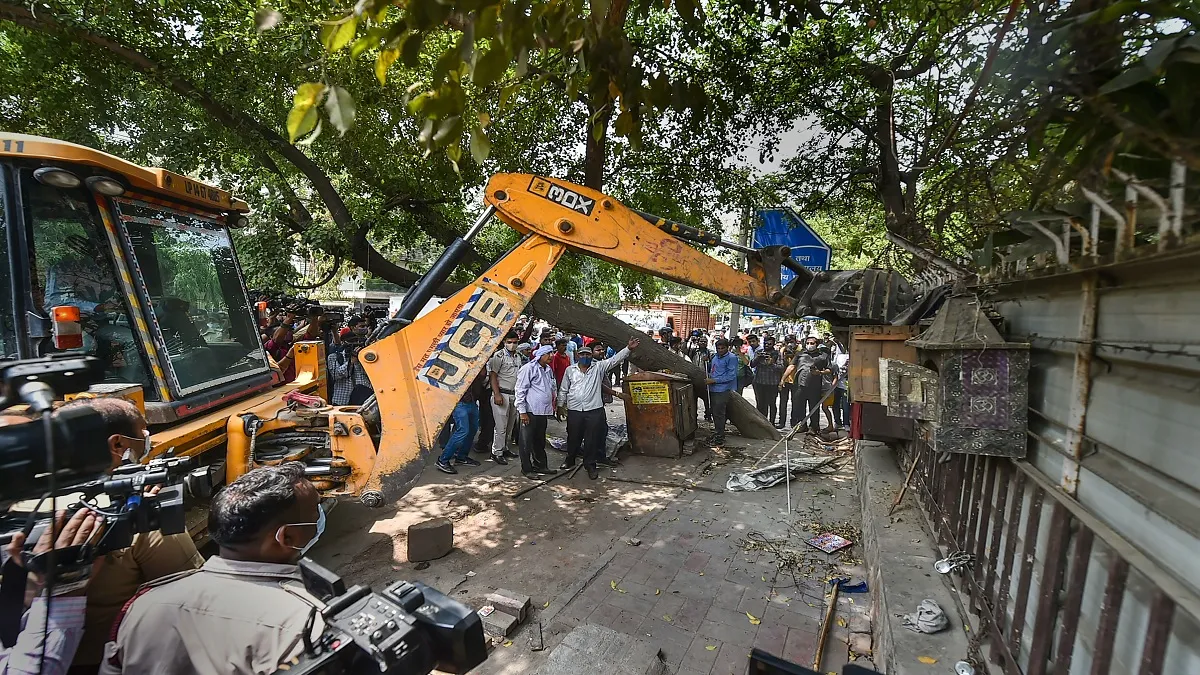 Bulldozer In Delhi- India TV Hindi