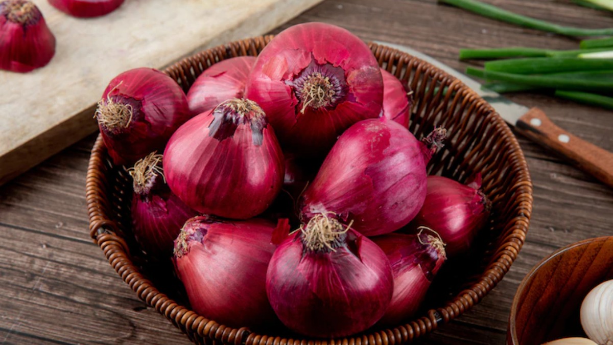 प्याज को इस तरह करें स्टोर, लंबे समय तक नहीं होगा खराब, जानिए देसी और बेस्ट जुगाड़ - Onion Storage Tips know here how to store onion for a long time easy