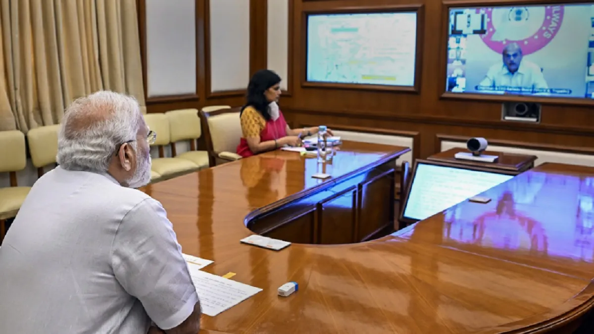 PM Modi chairs the 40th PRAGATI meeting, via video conferencing in New Delhi- India TV Hindi