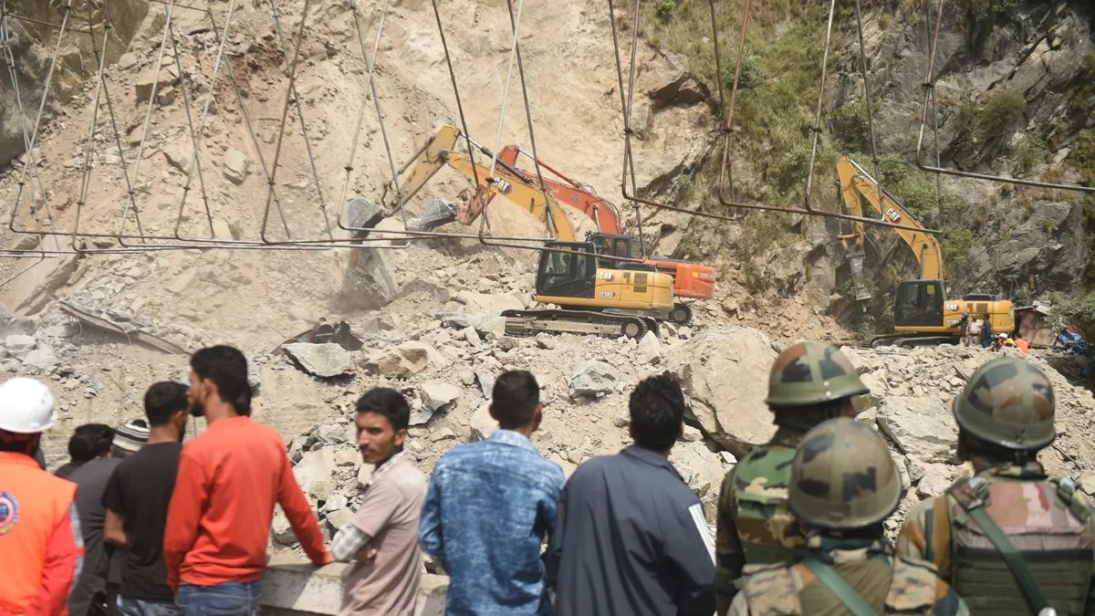 Ramban, J&K rescue operation after a tunnel collapsed- India TV Hindi