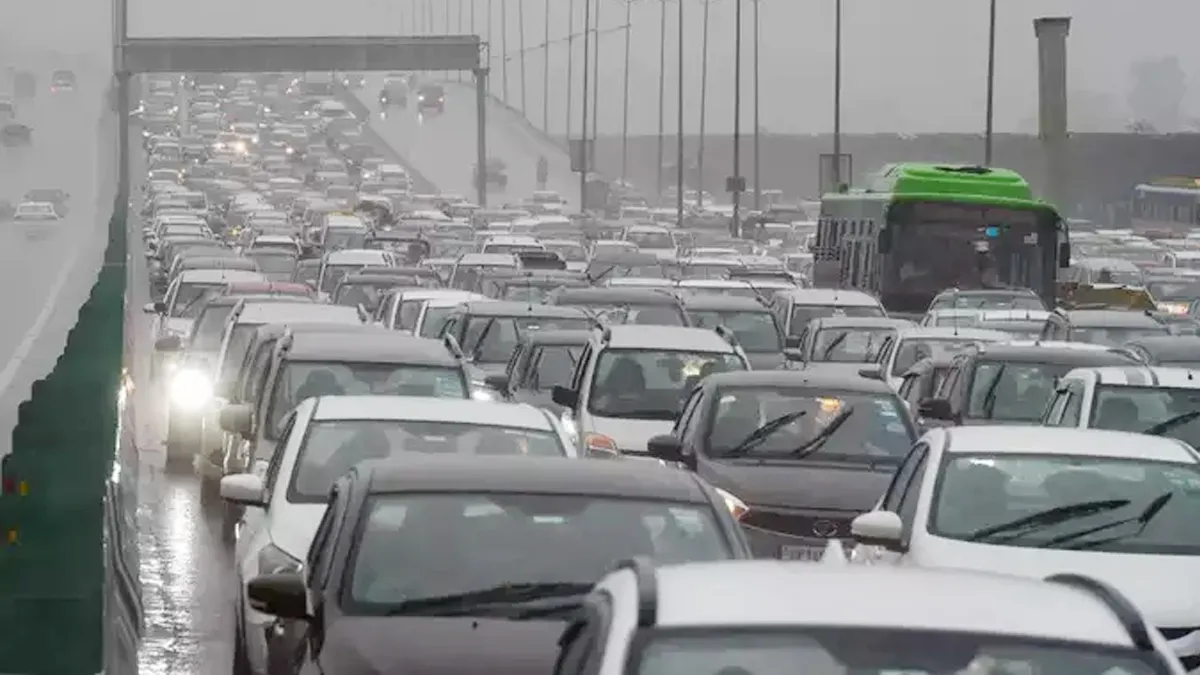 Traffic Jam in parts of Delhi after heavy rains on Thursday- India TV Hindi