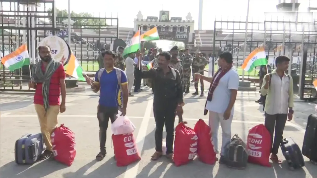 Pakistan released 20 Indian fishermen from the Attari-Wagah border in Amritsar- India TV Hindi