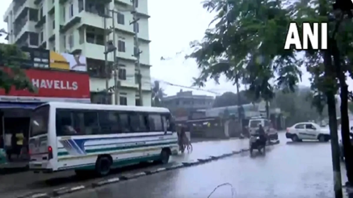 गुवाहाटी में भारी बारिश और भूस्खलन- India TV Hindi