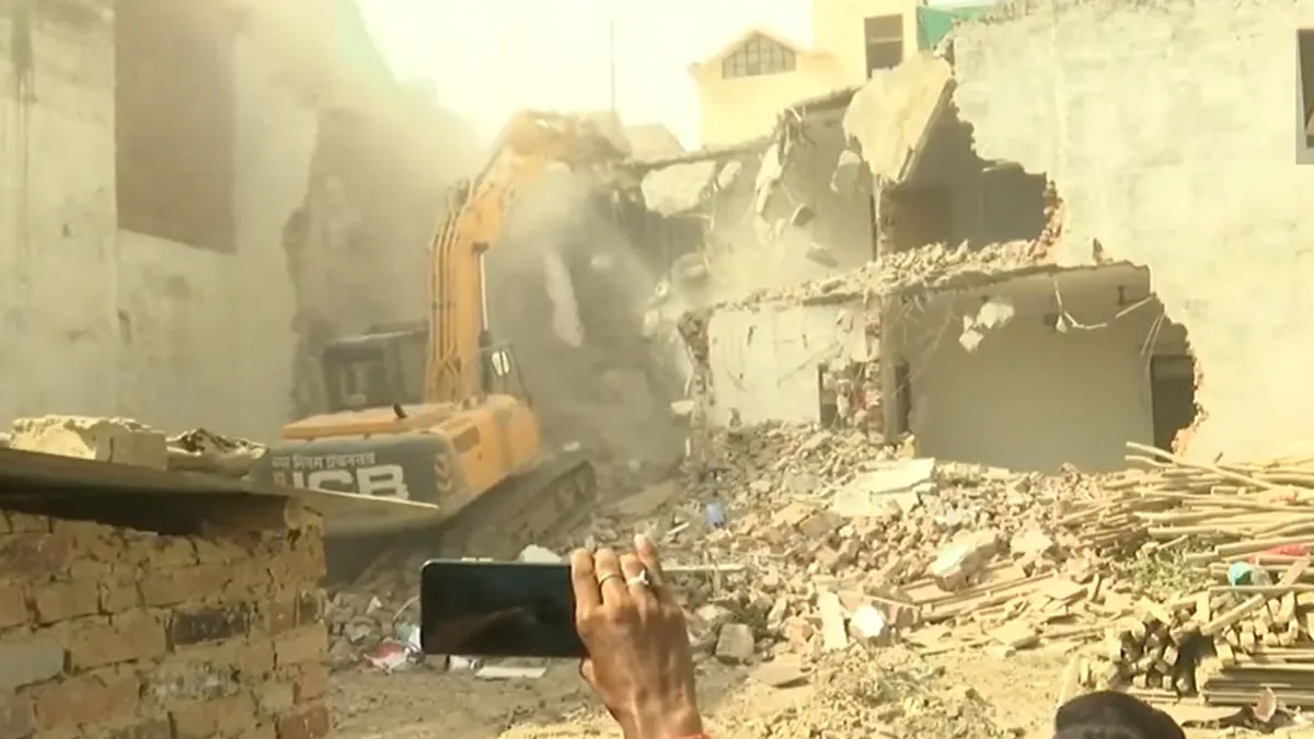 Prayagraj Violence mastermind Javed Pump's house demolished - India TV Hindi