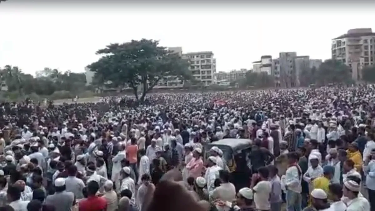 Around 10 thousand Muslims took to the streets in Panvel in Prophet Row- India TV Hindi