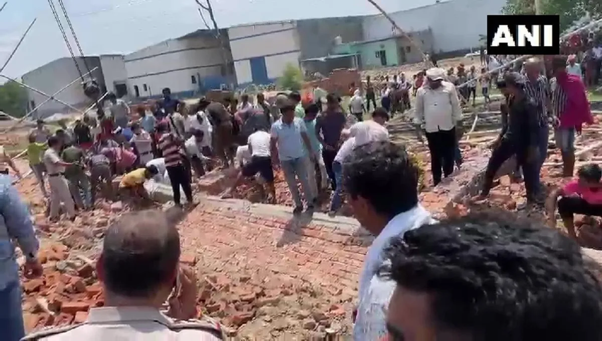 Delhi wall Collapse in Alipur - India TV Hindi