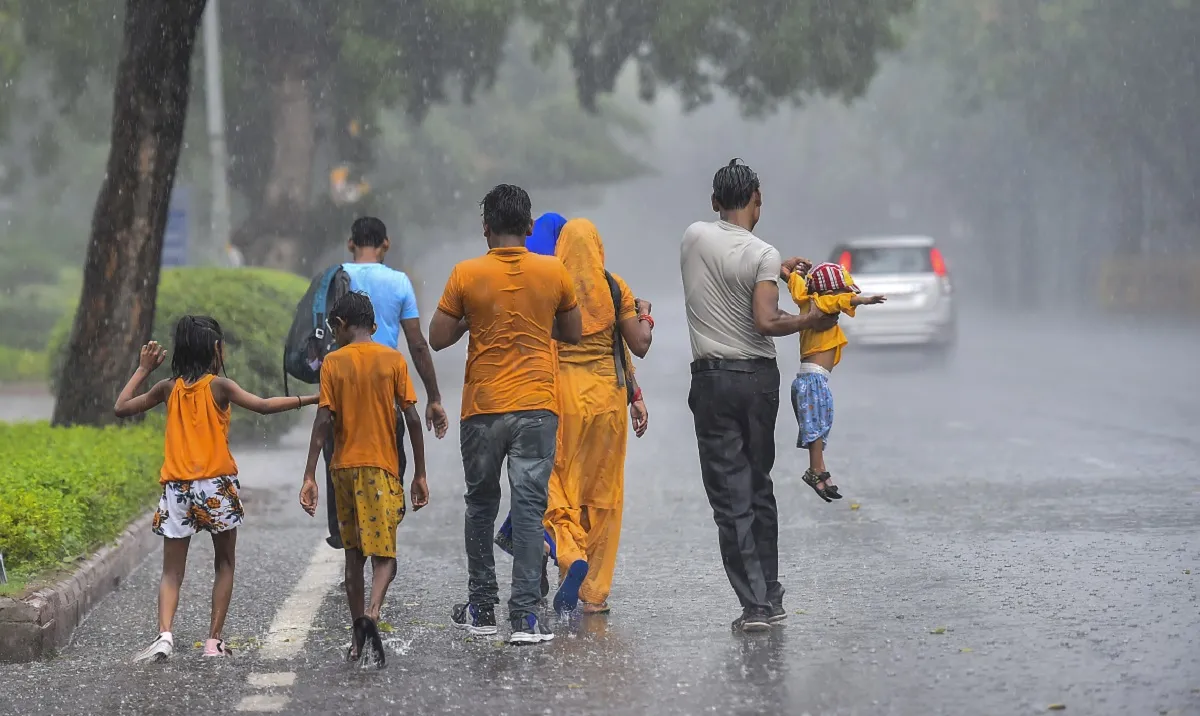 IMD Weather Forecast Today weather became pleasant due to rainfall in Delhi-NCR - India TV Hindi