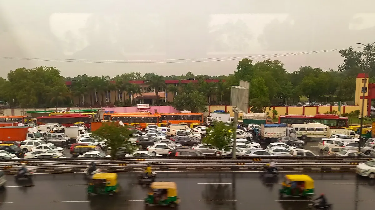 Traffic jam at Dhaula Kuan during monsoon rains in delhi- India TV Hindi